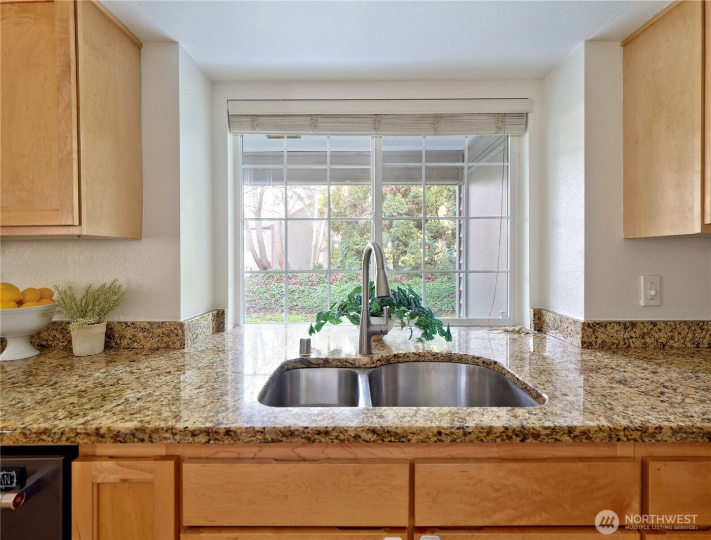 10016 NE 120th Lane #F-101, Kirkland, WA 98034