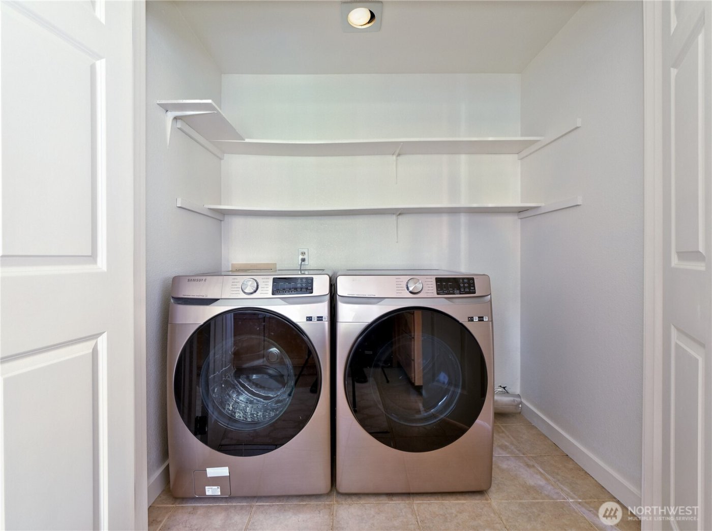 10016 NE 120th Lane #F-101, Kirkland, WA 98034