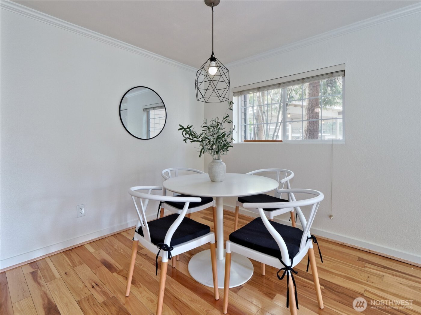 10016 NE 120th Lane #F-101, Kirkland, WA 98034