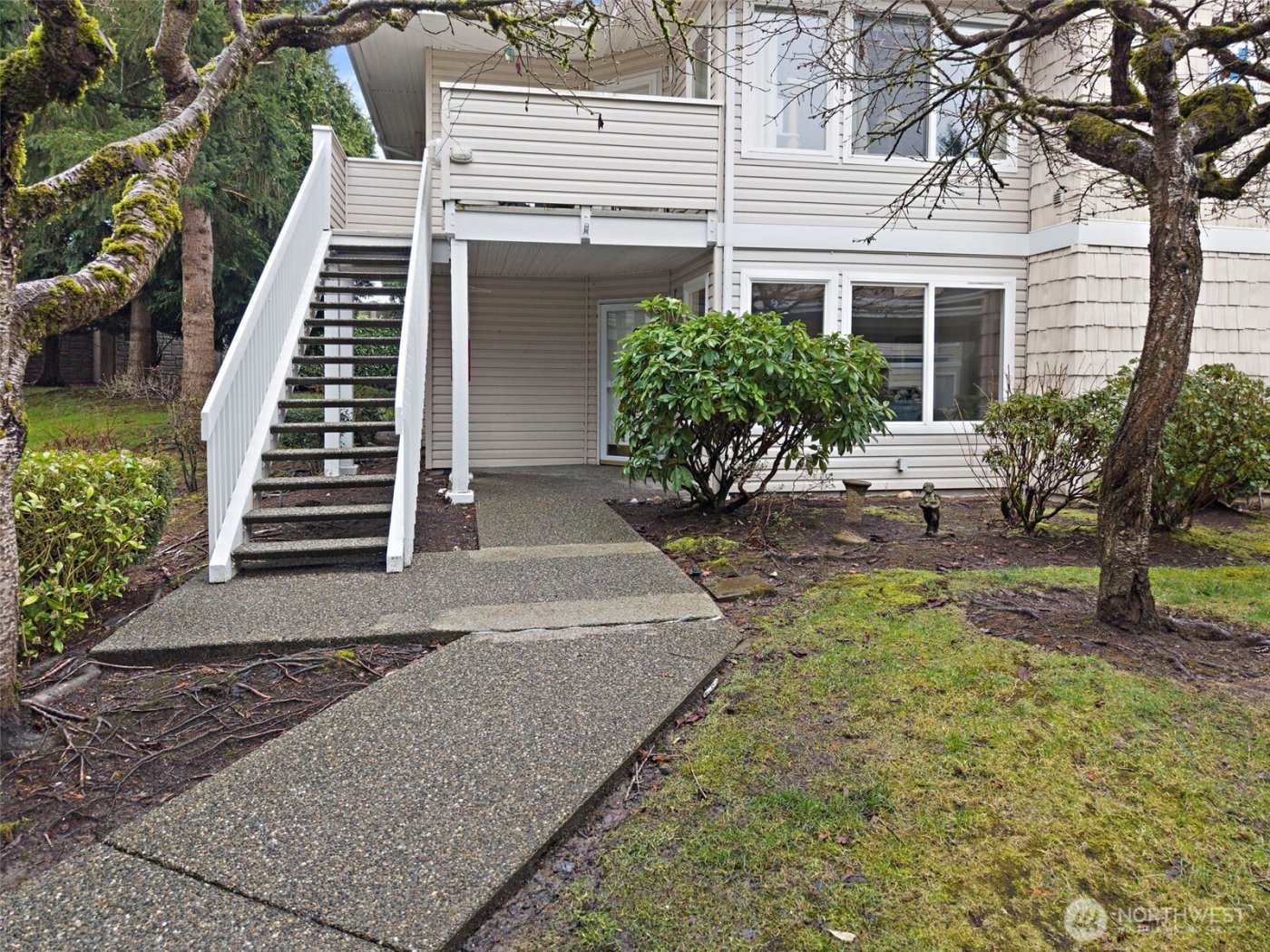 9210 Market Place #J101, Lake Stevens, WA 98258