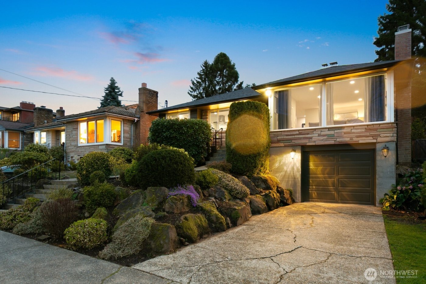 2830 32nd Avenue W, Seattle, WA 98199