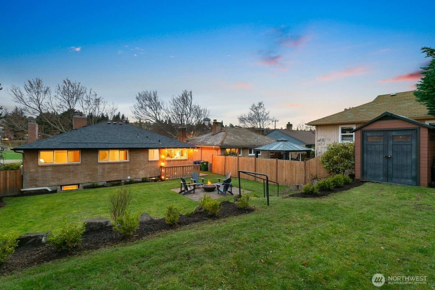 2830 32nd Avenue W, Seattle, WA 98199