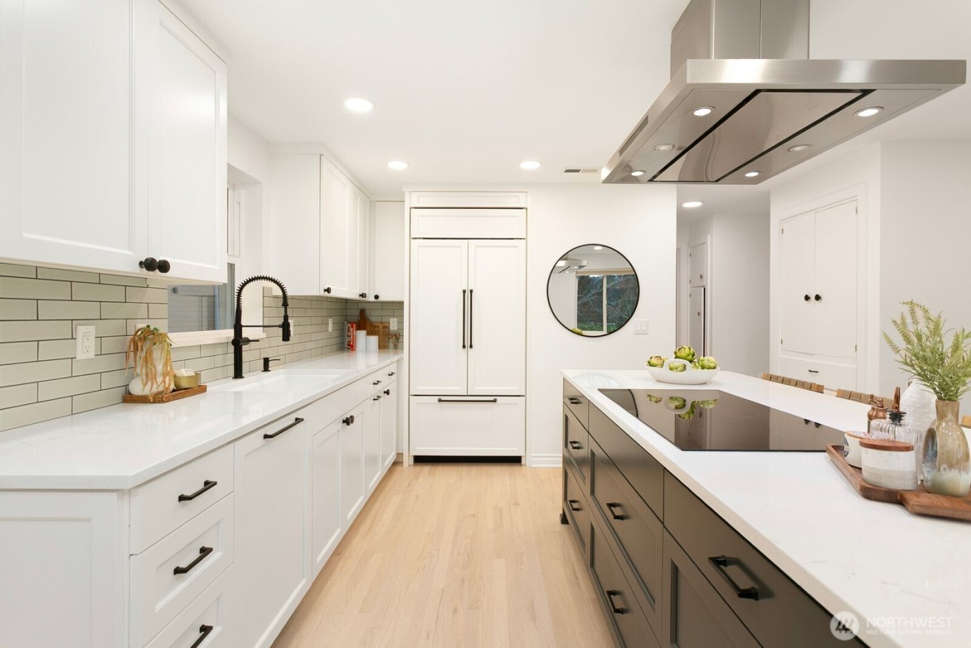 2830 32nd Avenue W, Seattle, WA 98199