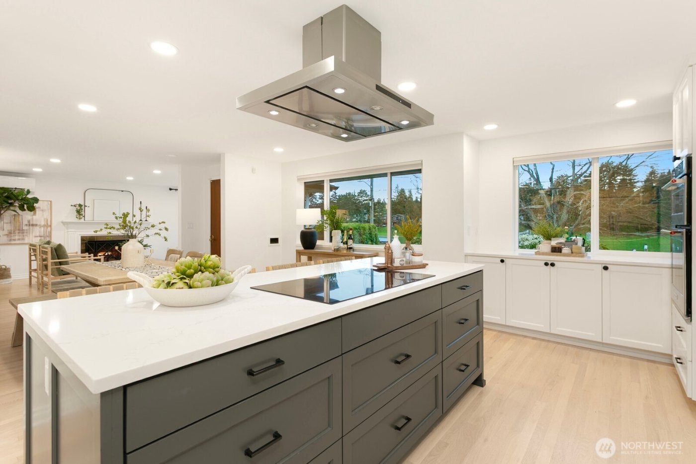 2830 32nd Avenue W, Seattle, WA 98199