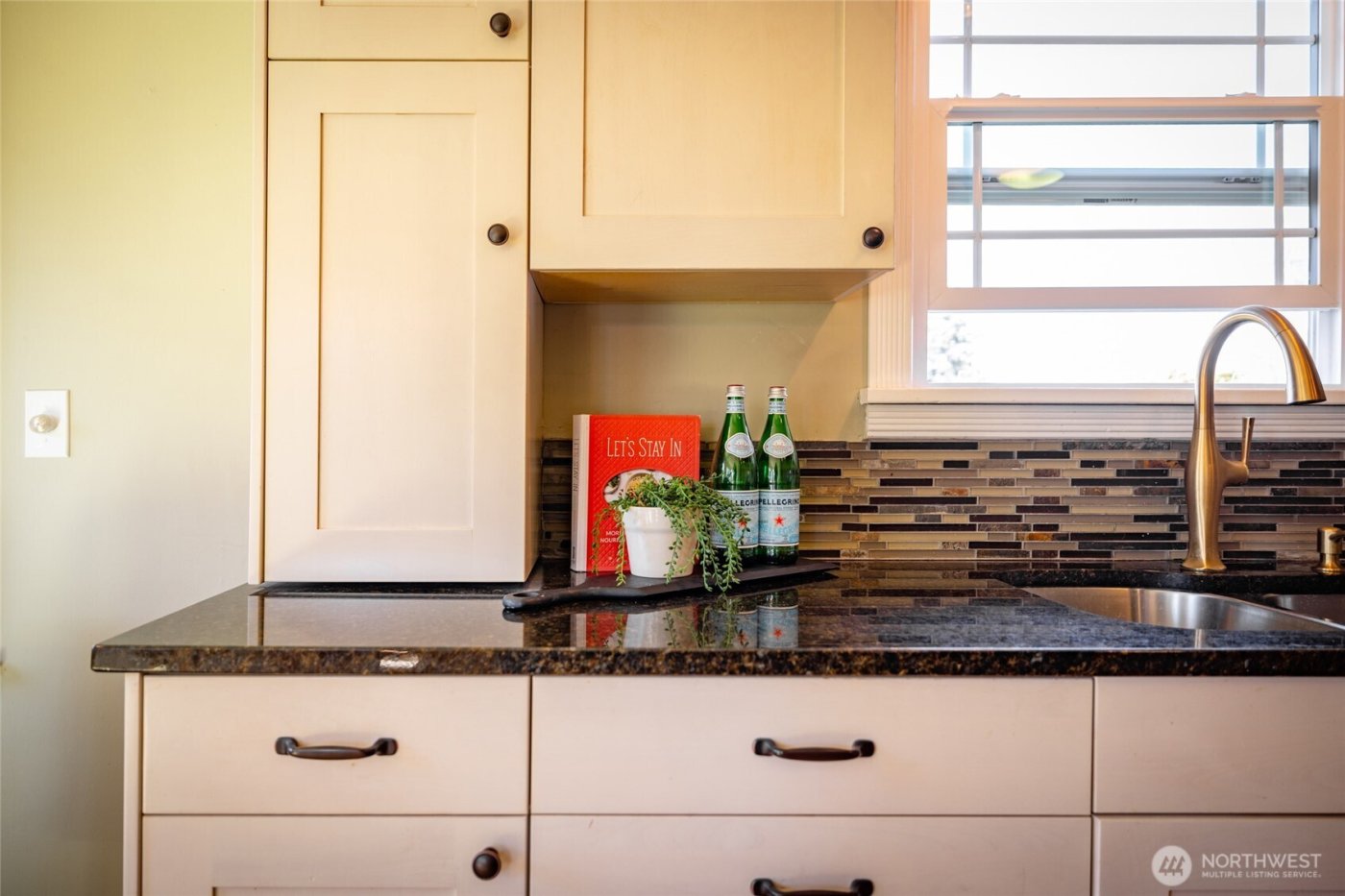 819 K Avenue , Anacortes, WA 98221