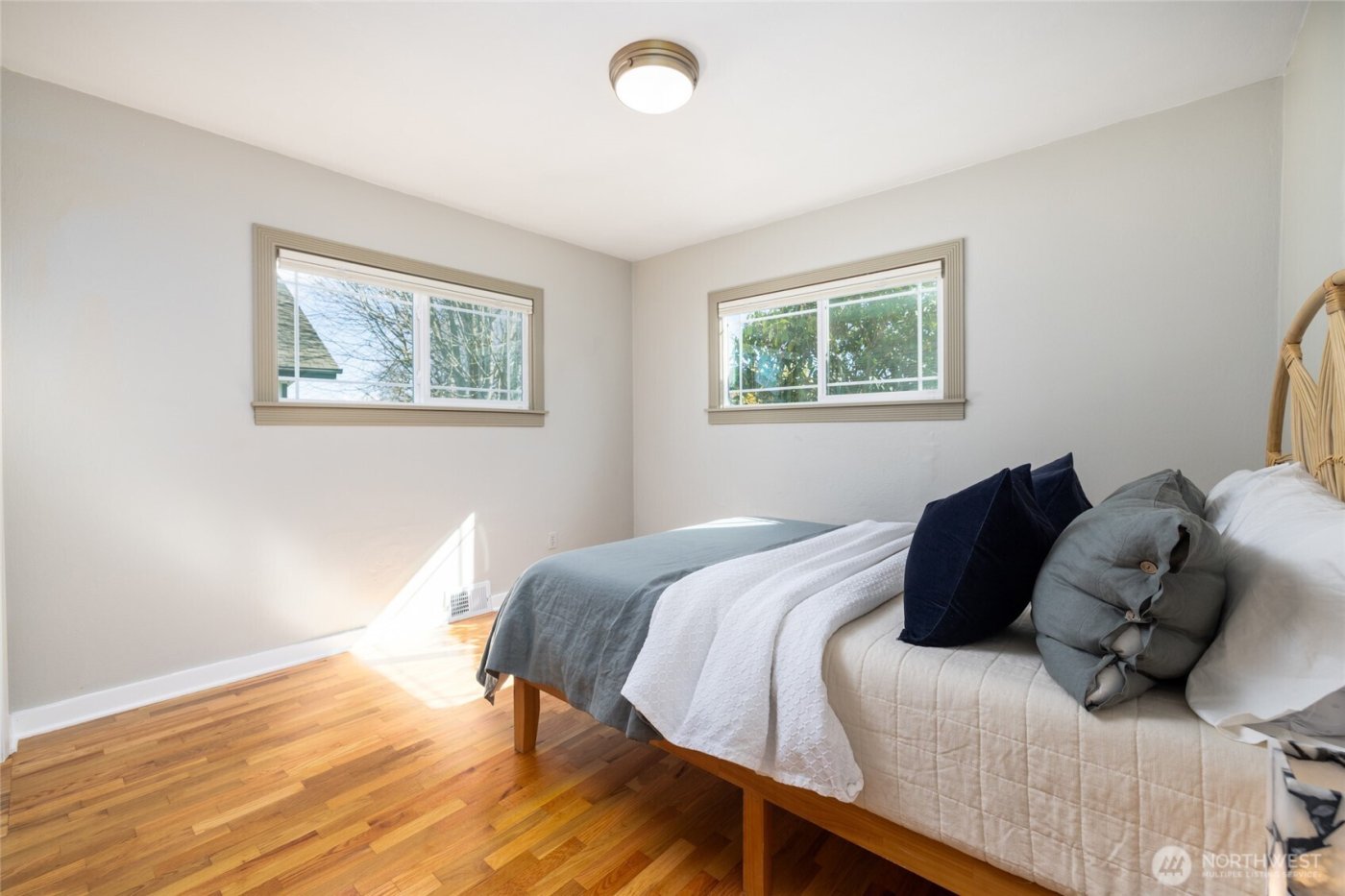 819 K Avenue , Anacortes, WA 98221