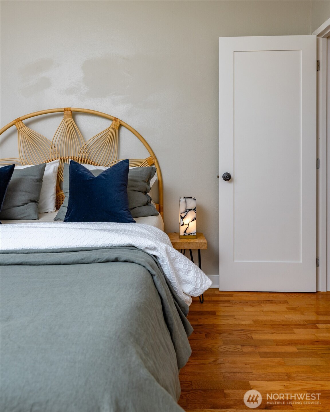 819 K Avenue , Anacortes, WA 98221