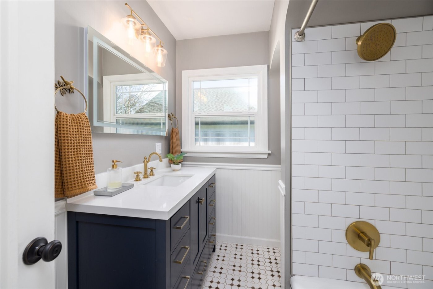 819 K Avenue , Anacortes, WA 98221