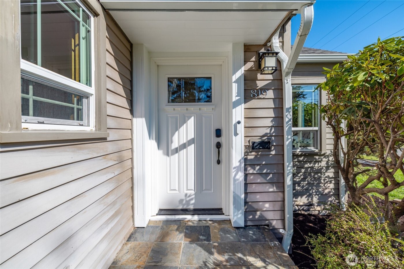 819 K Avenue , Anacortes, WA 98221