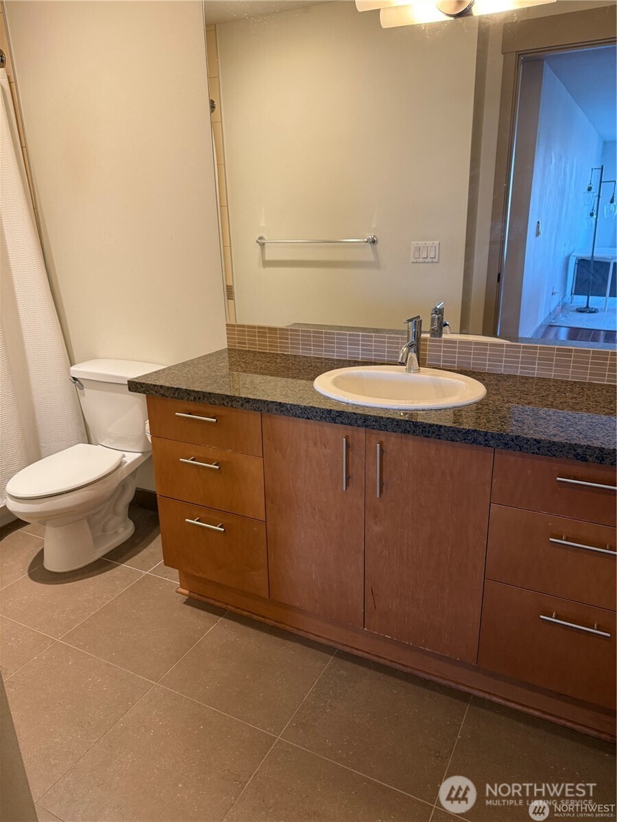 4547 8th Avenue NE #414, Seattle, WA 98105