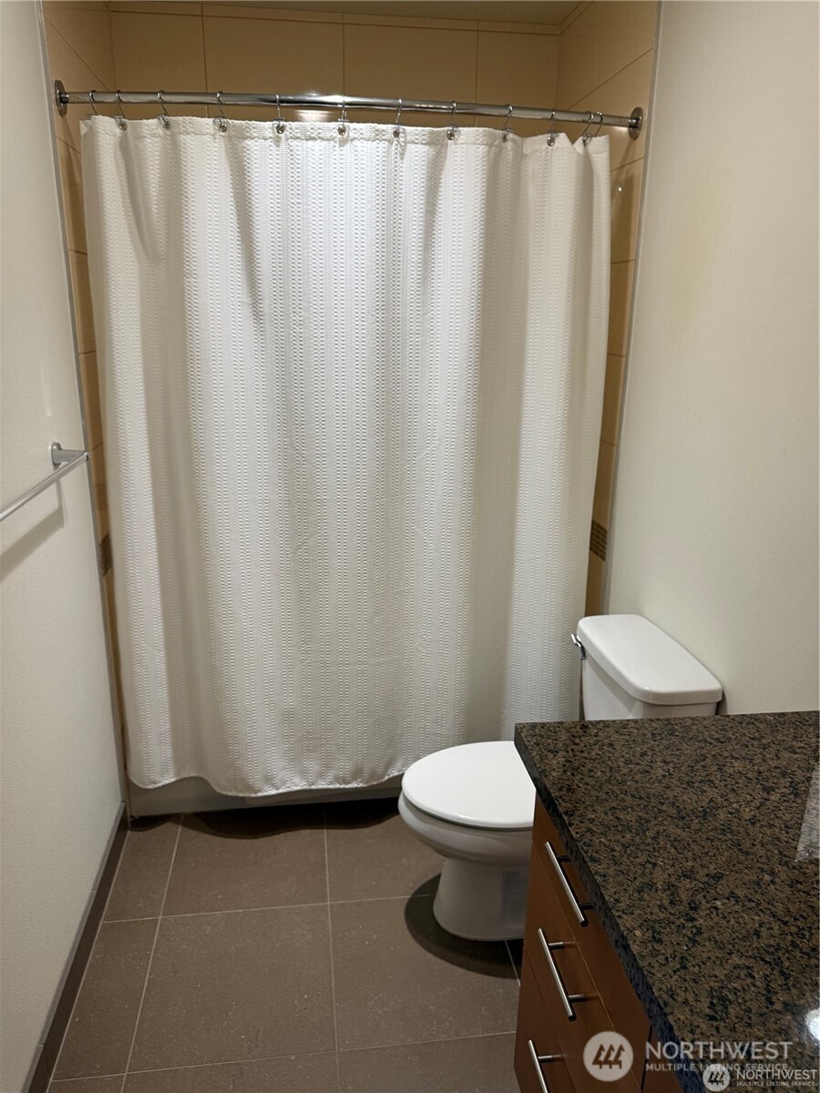 4547 8th Avenue NE #414, Seattle, WA 98105