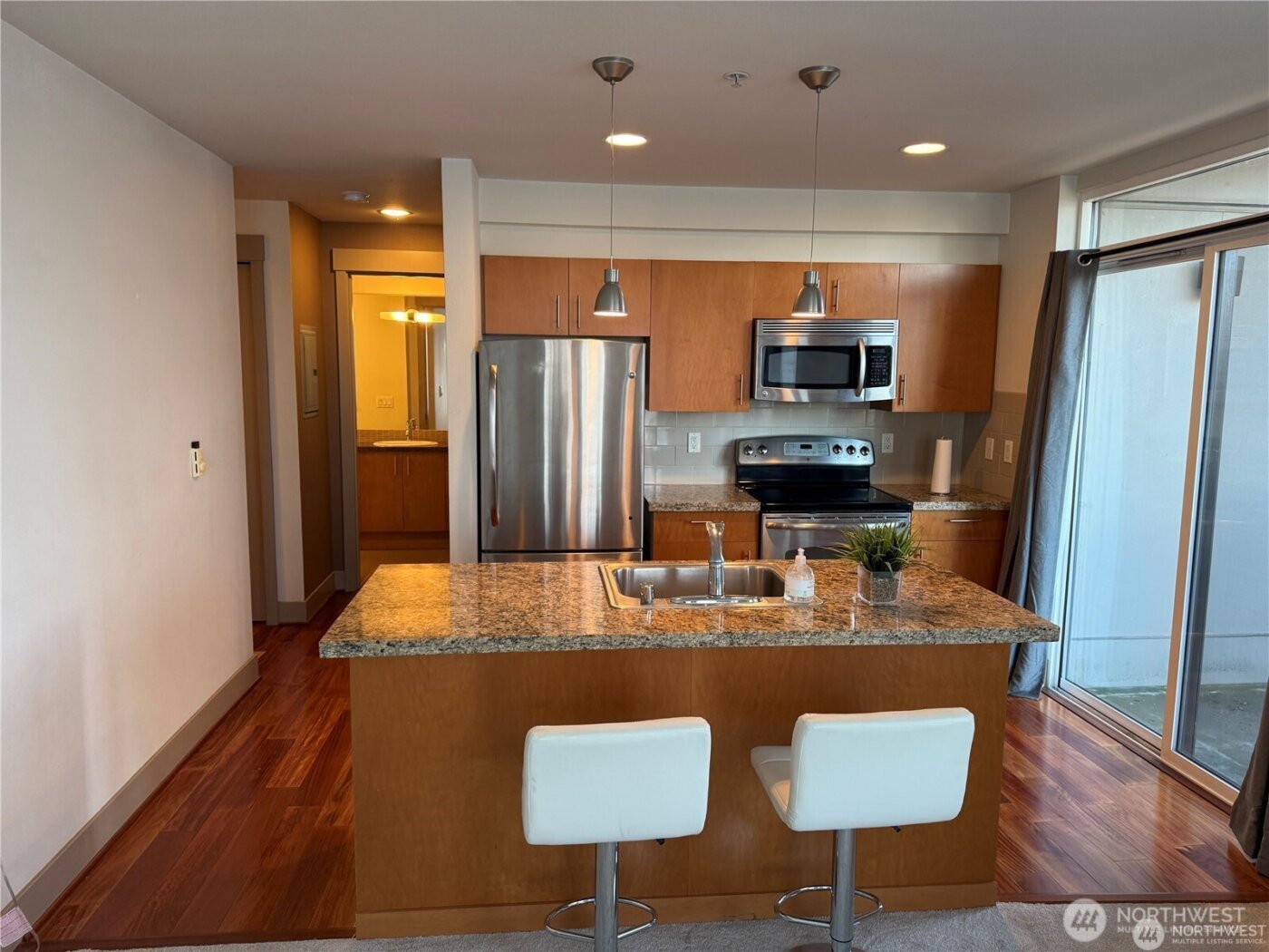 4547 8th Avenue NE #414, Seattle, WA 98105