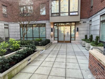 4547 8th Avenue NE #414, Seattle, WA 98105 - Photo 2