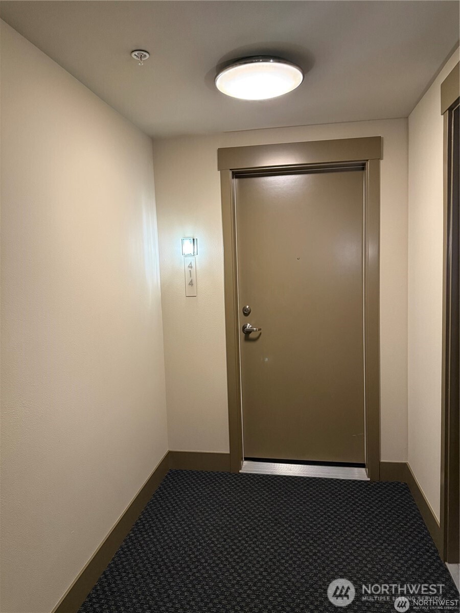 4547 8th Avenue NE #414, Seattle, WA 98105