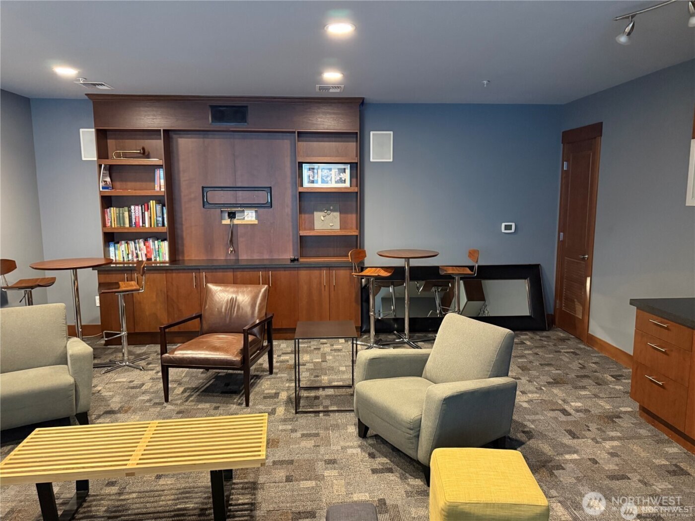 4547 8th Avenue NE #414, Seattle, WA 98105