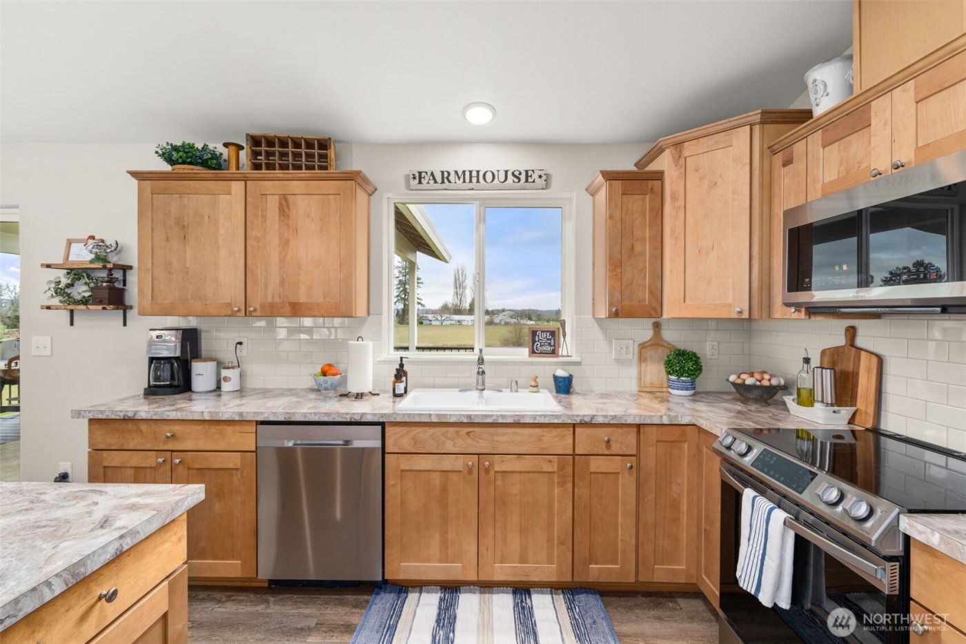 1943 State Route 6 , Chehalis, WA 98532