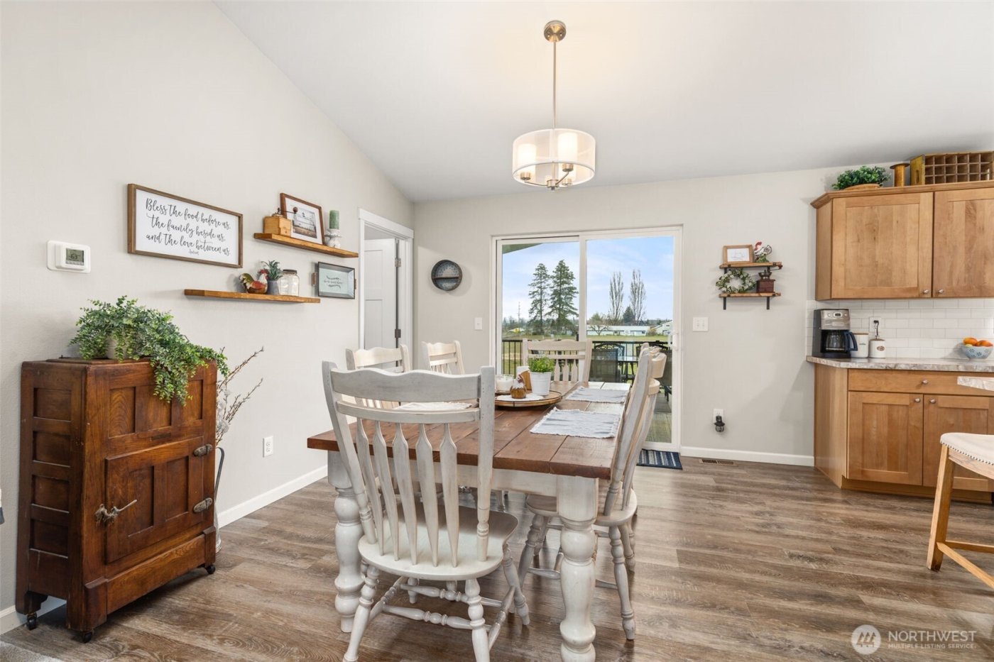 1943 State Route 6 , Chehalis, WA 98532