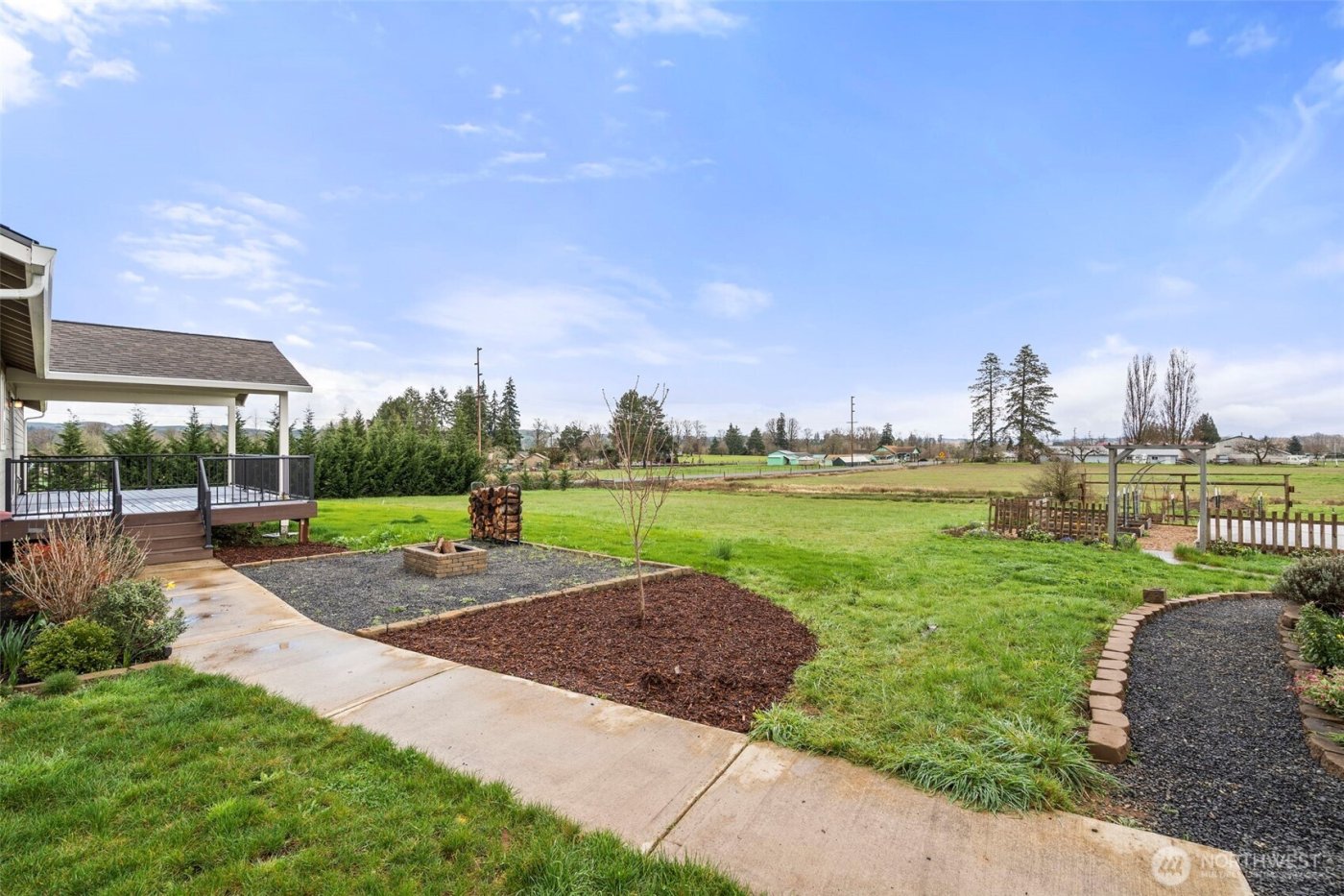 1943 State Route 6 , Chehalis, WA 98532