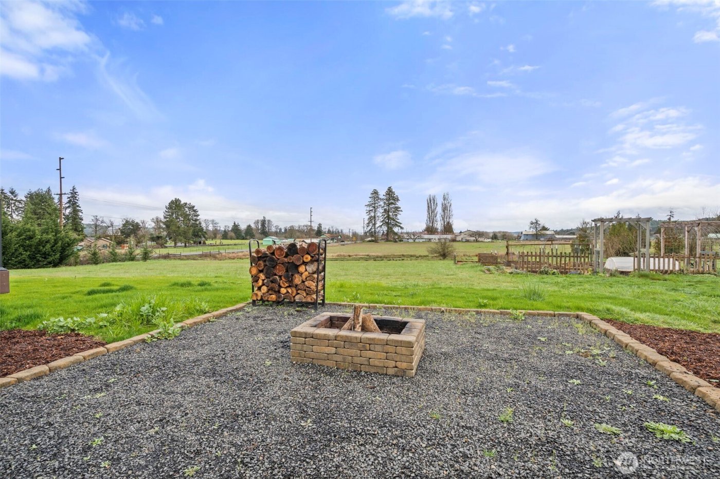 1943 State Route 6 , Chehalis, WA 98532