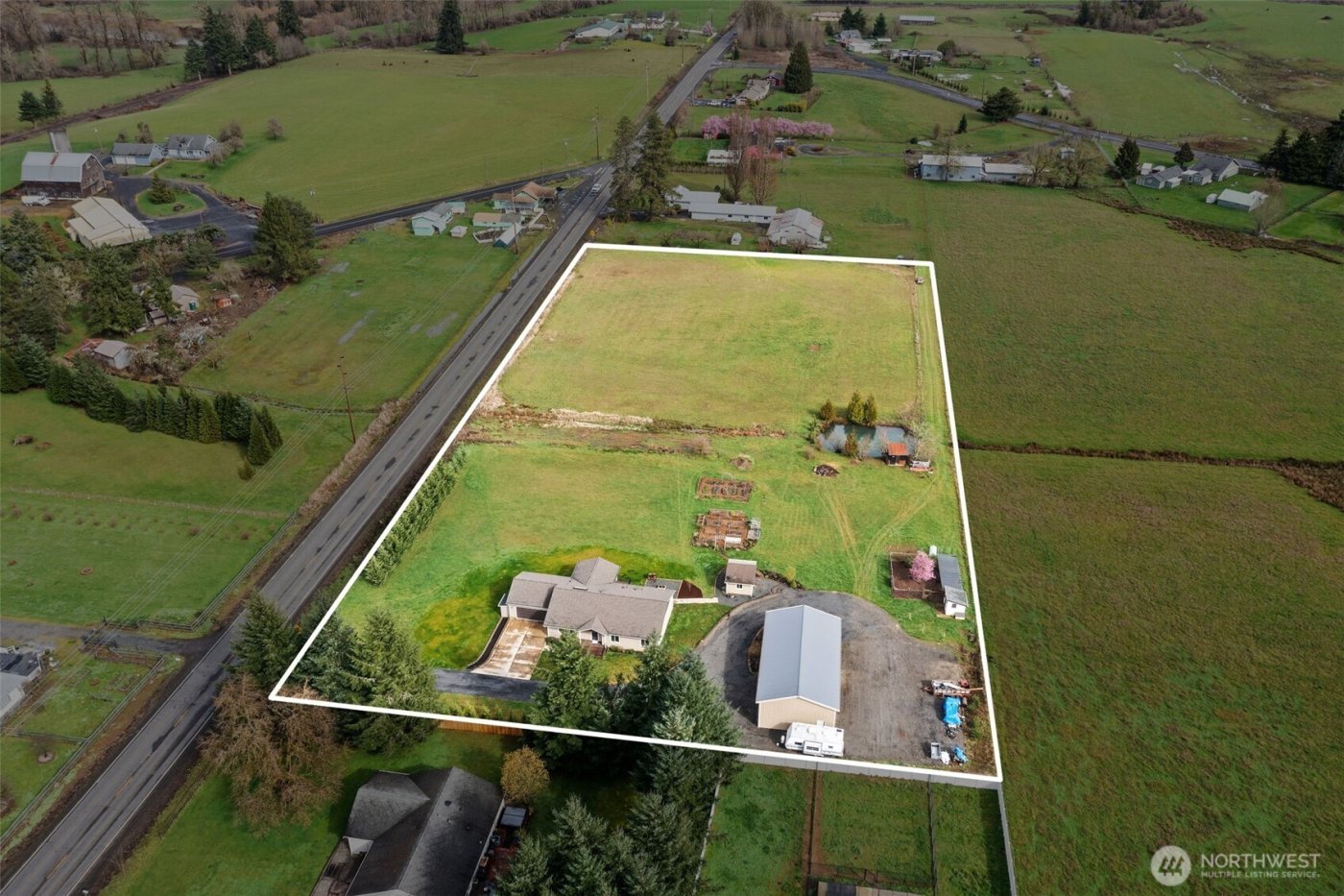 1943 State Route 6 , Chehalis, WA 98532