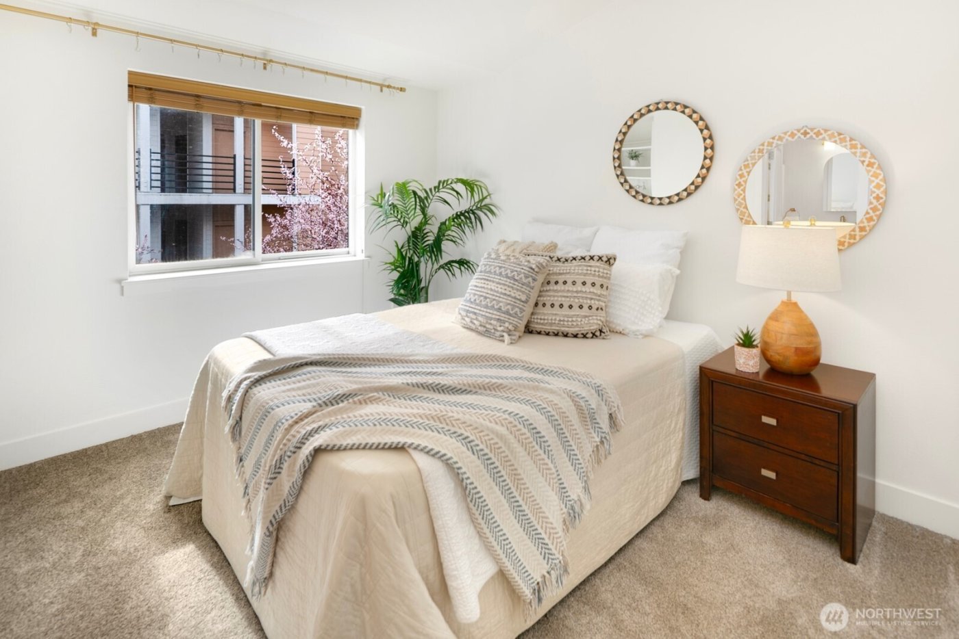 921 N 35th St #B, Seattle, WA 98103