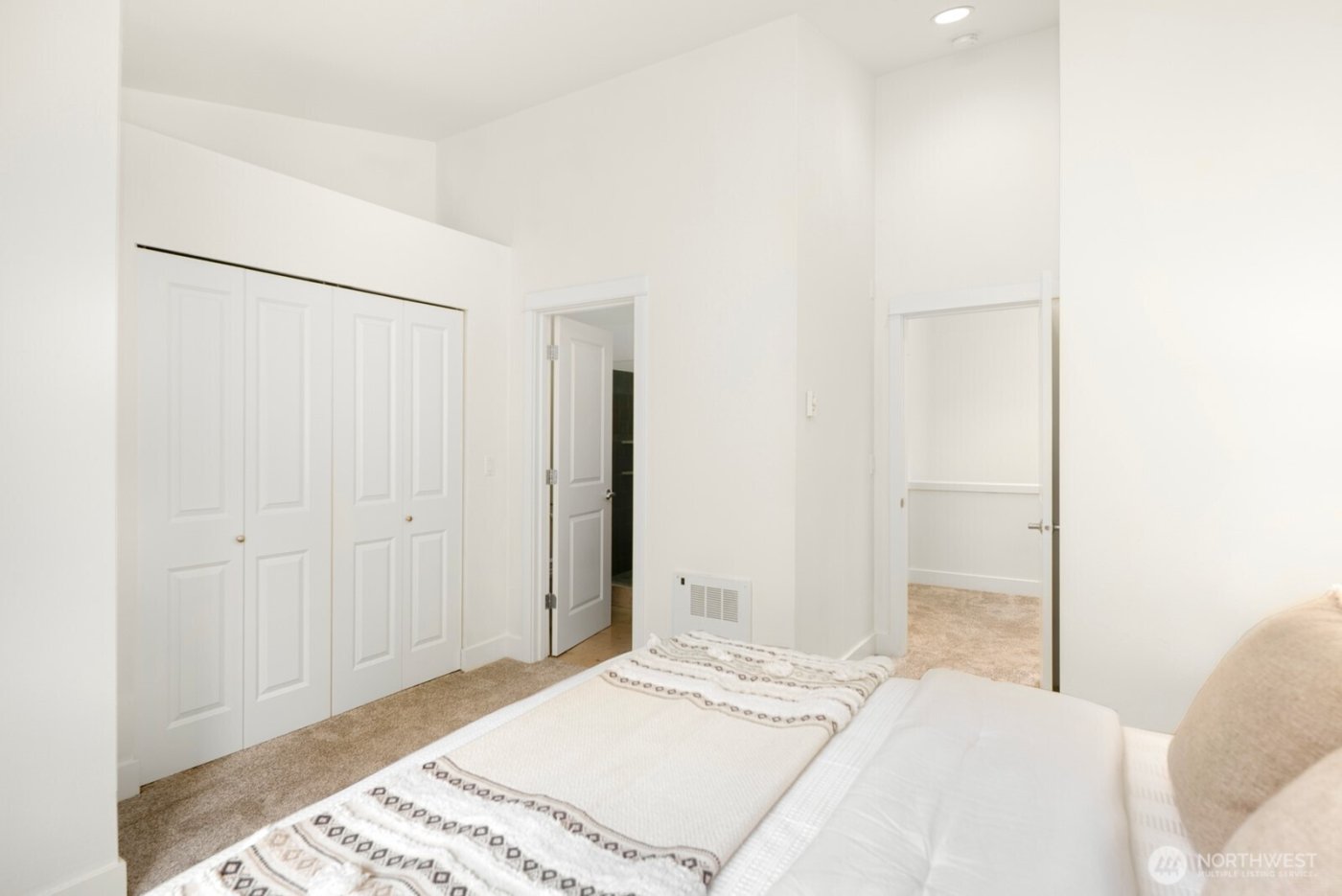 921 N 35th St #B, Seattle, WA 98103