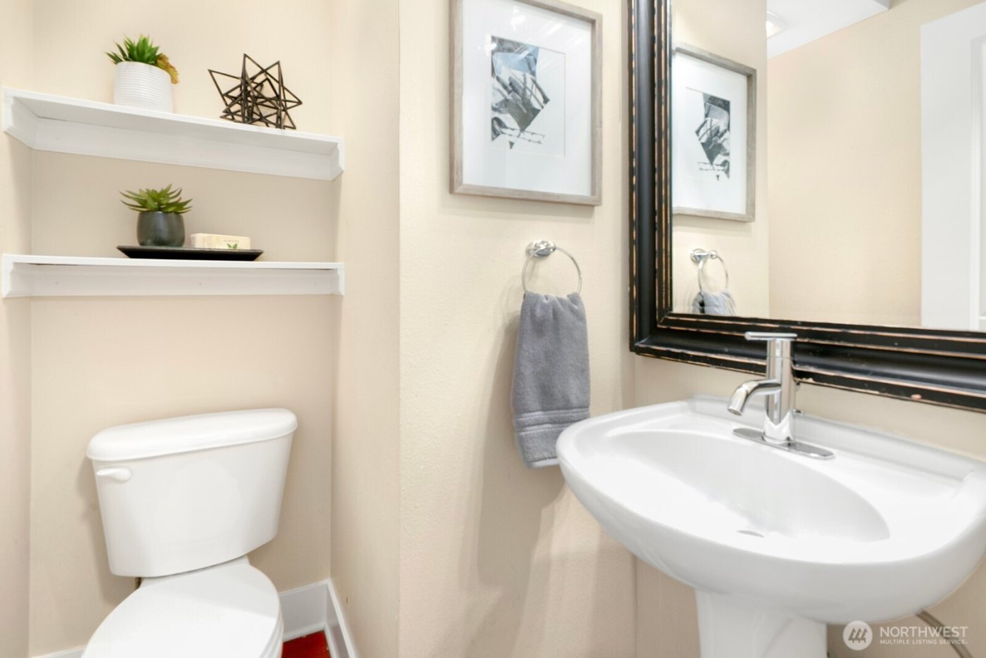 921 N 35th St #B, Seattle, WA 98103