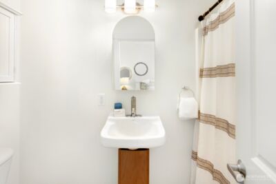 921 N 35th St #B, Seattle, WA 98103 - Photo 18