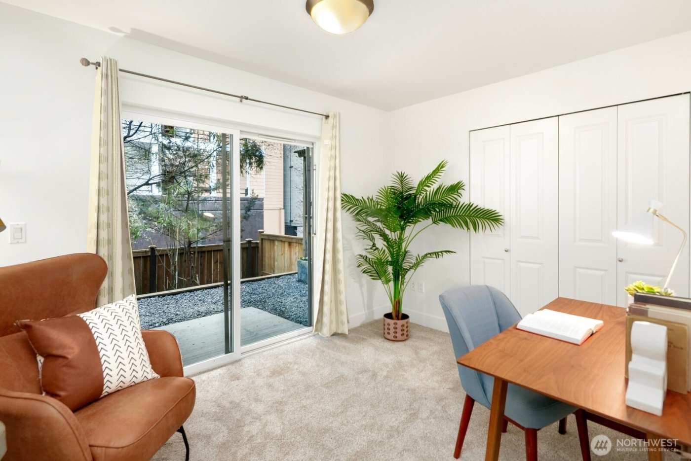 921 N 35th St #B, Seattle, WA 98103