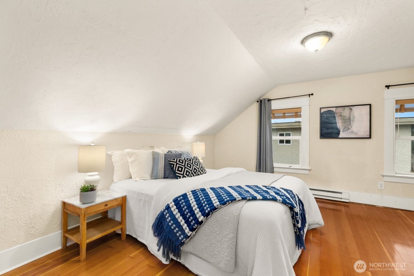 4207 SW Manning St , Seattle, WA 98116