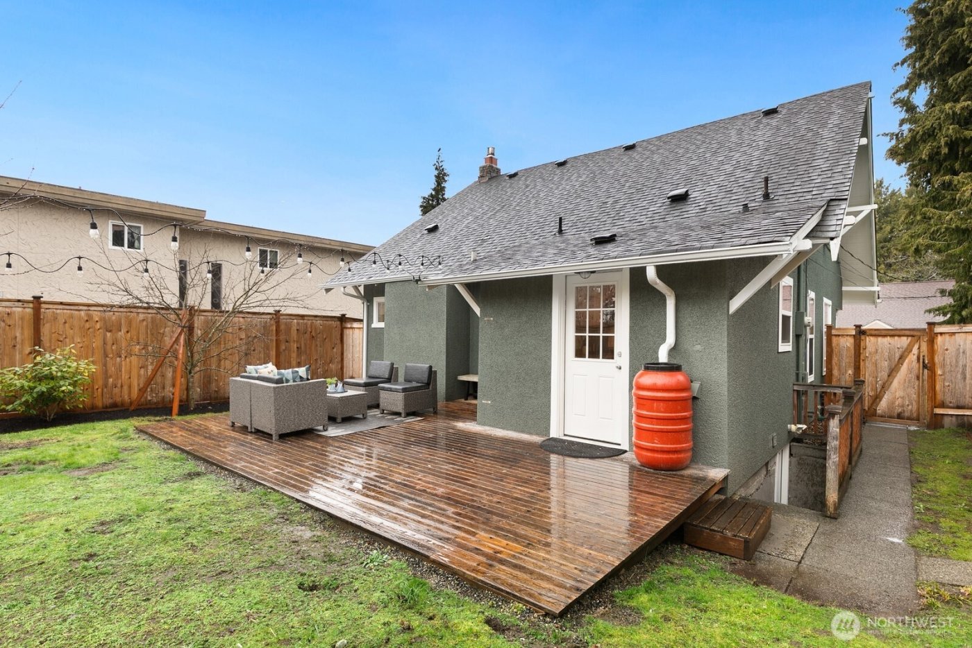 4207 SW Manning St , Seattle, WA 98116