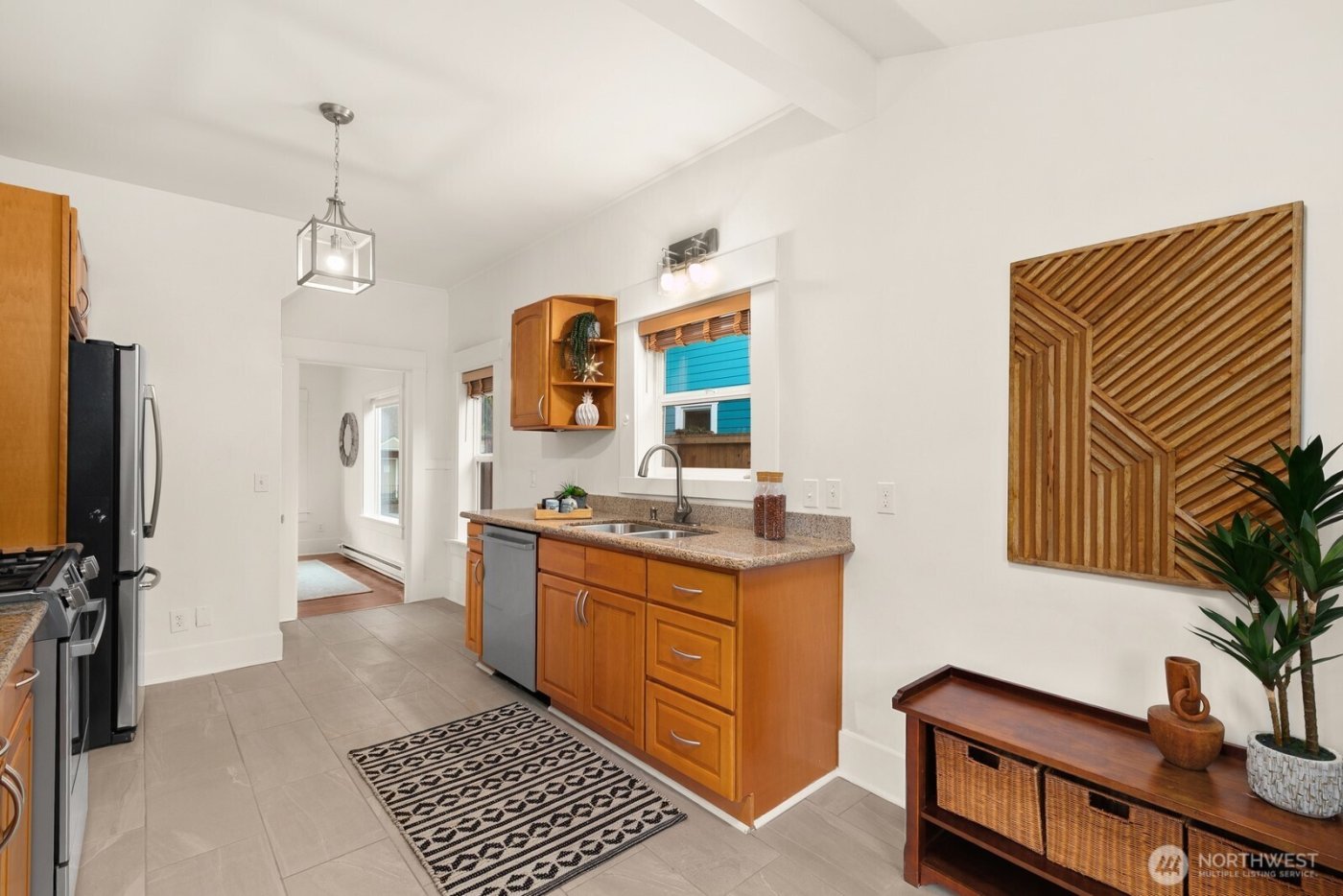 4207 SW Manning St , Seattle, WA 98116