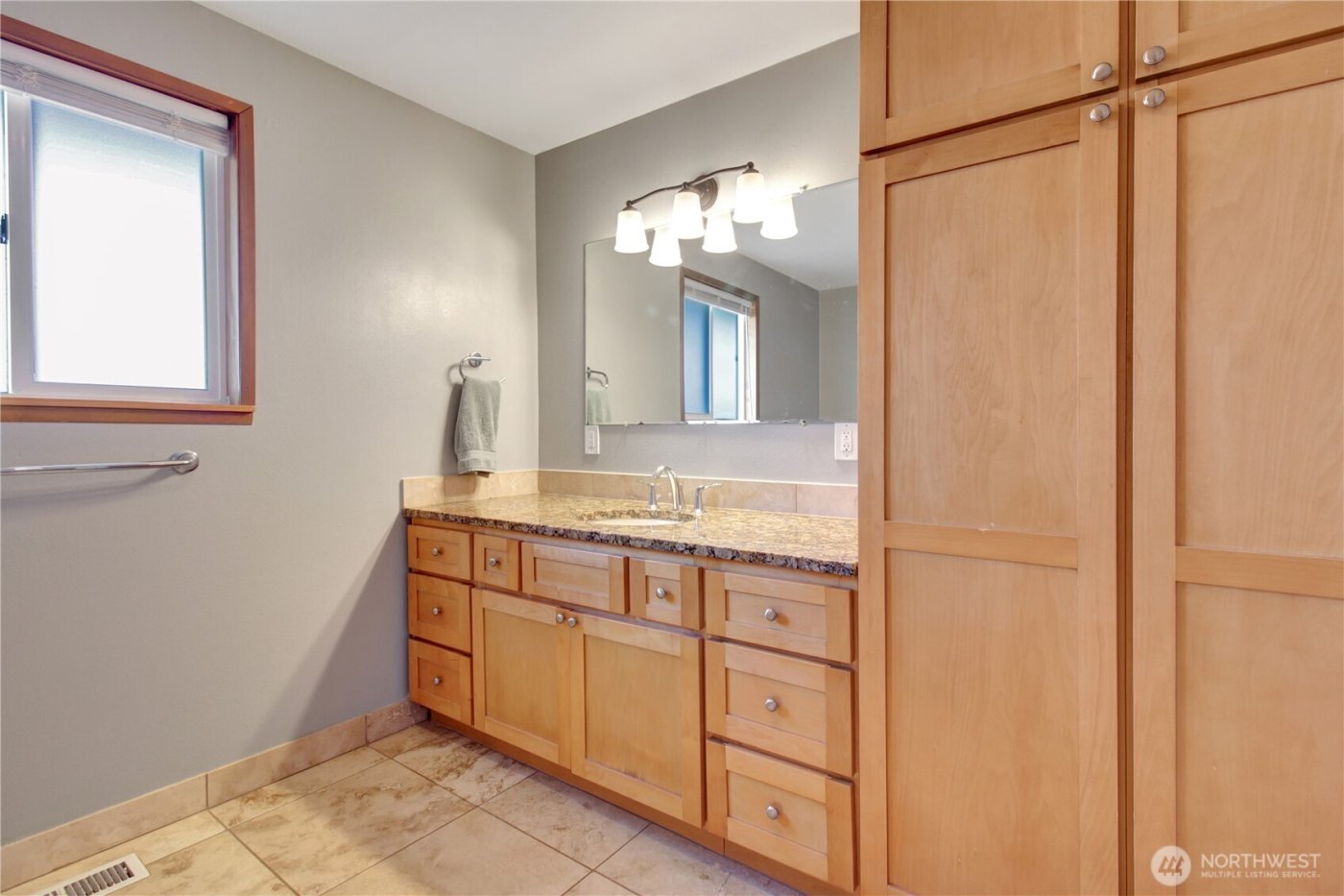 908 S 18th Street , Mount Vernon, WA 98274