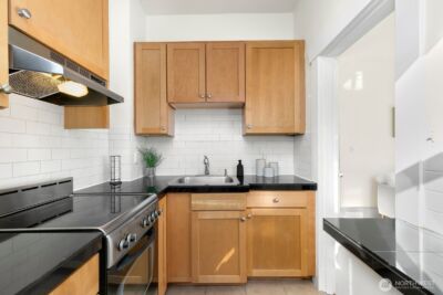 901 NE 43rd Street #306, Seattle, WA 98105 - Photo 14