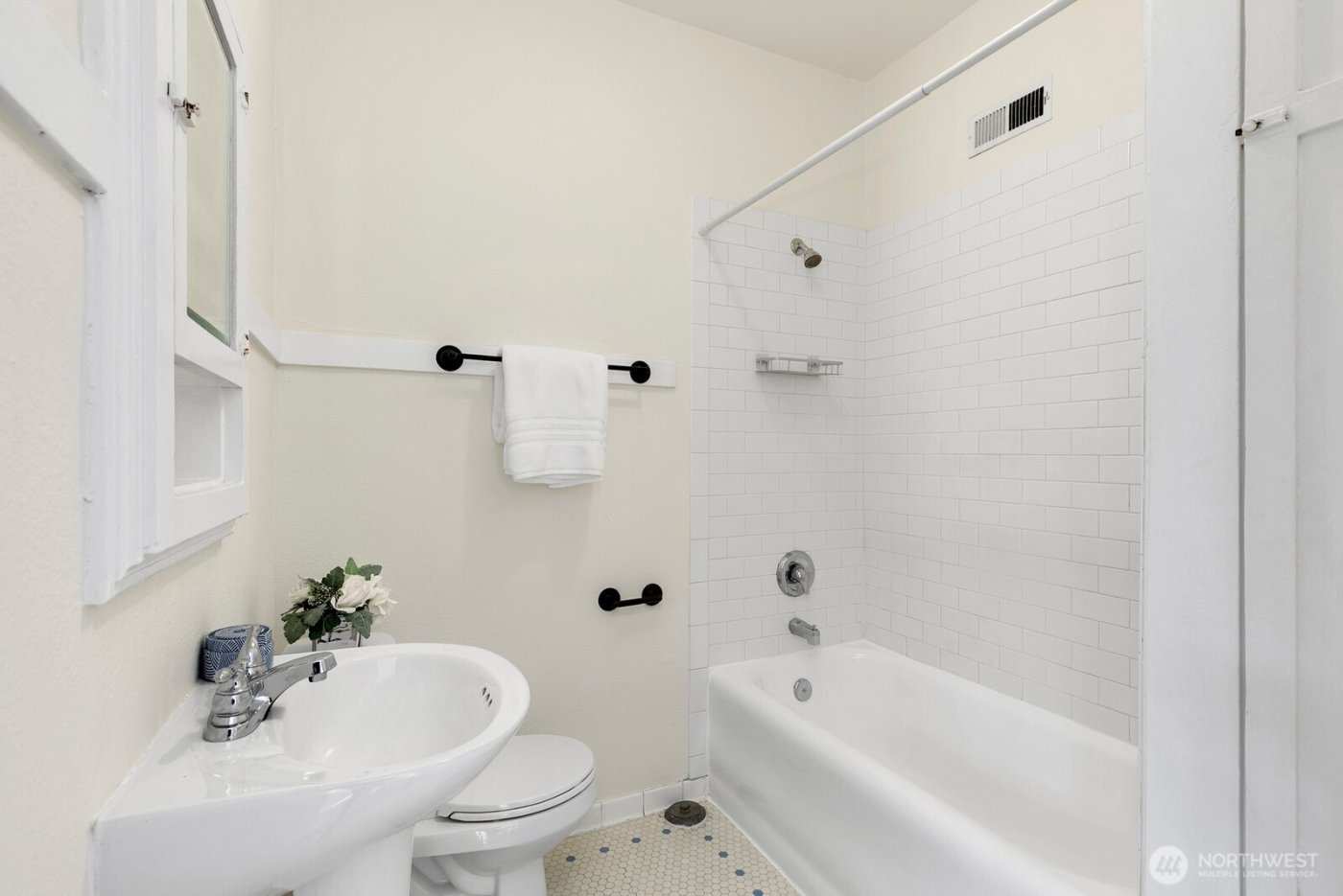 901 NE 43rd Street #306, Seattle, WA 98105