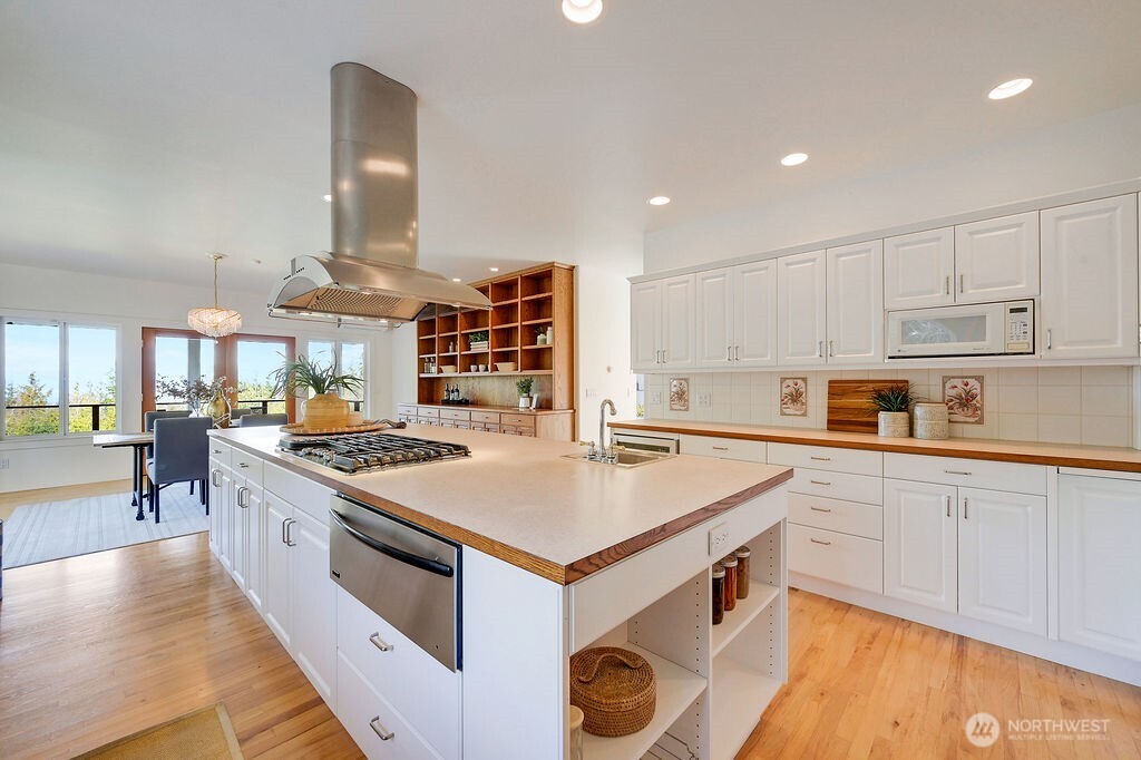 275404 Highway 101 , Sequim, WA 98382