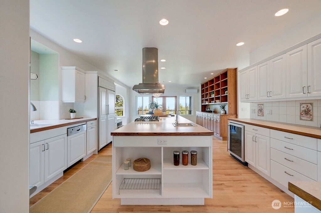 275404 Highway 101 , Sequim, WA 98382