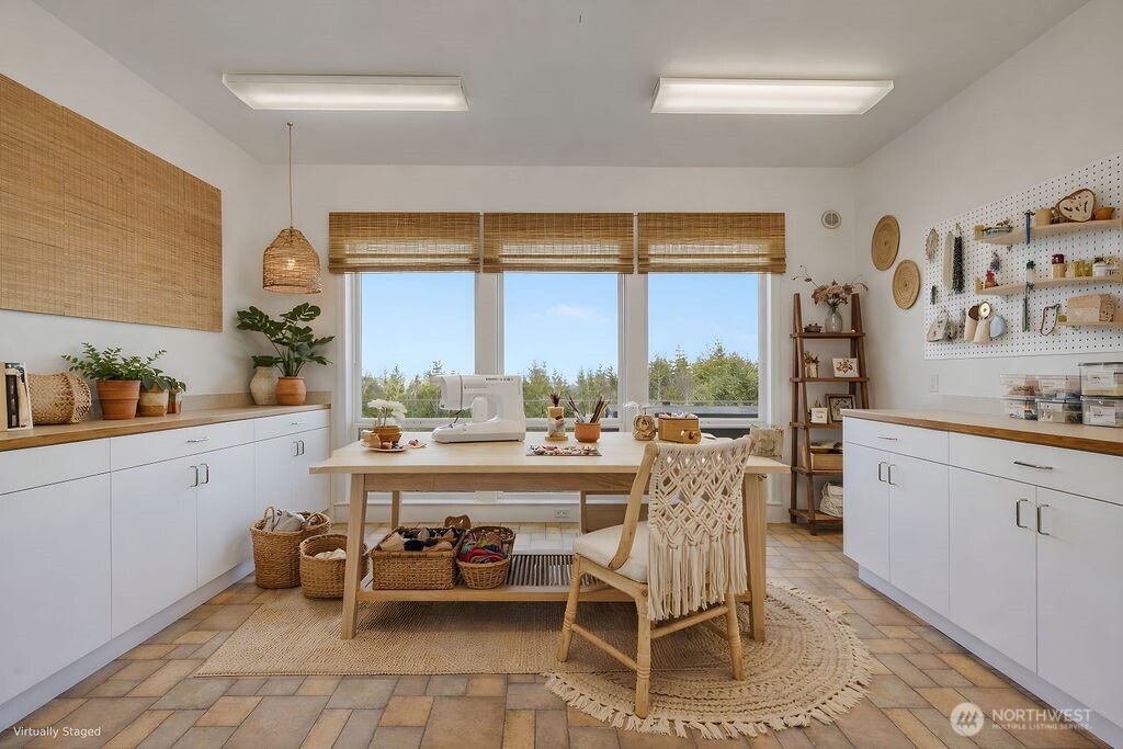 275404 Highway 101 , Sequim, WA 98382