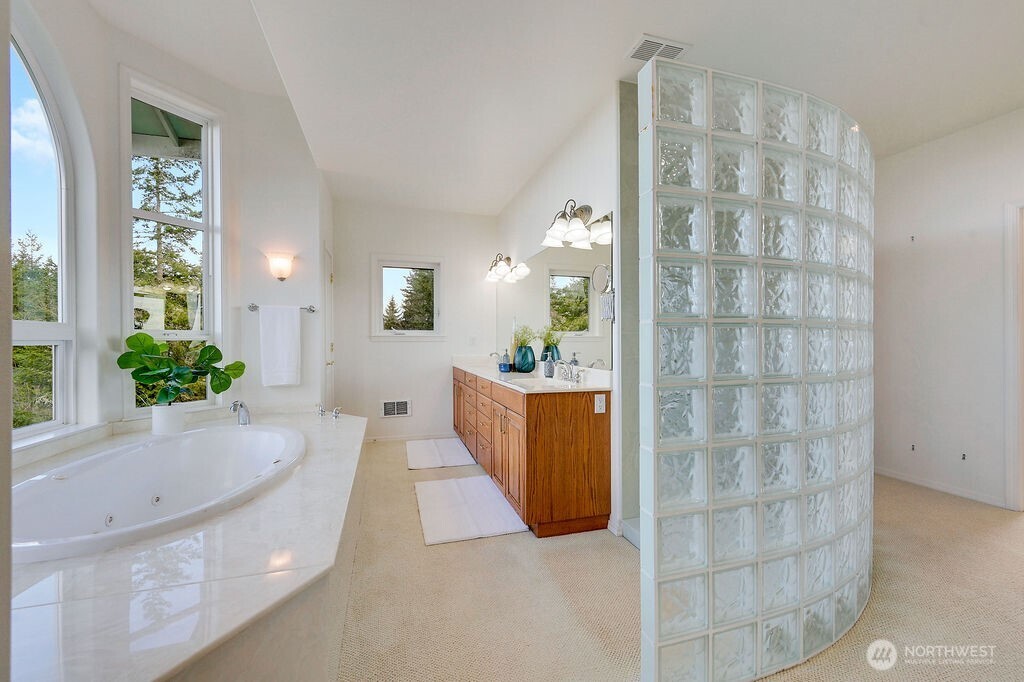 275404 Highway 101 , Sequim, WA 98382