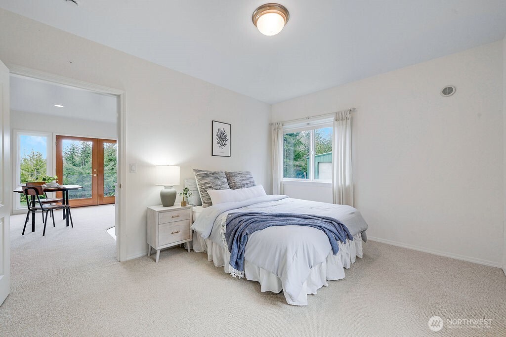 275404 Highway 101 , Sequim, WA 98382