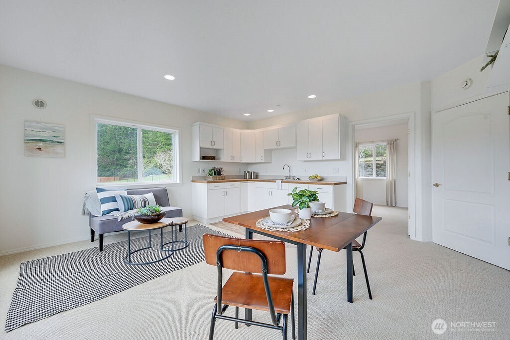 275404 Highway 101 , Sequim, WA 98382