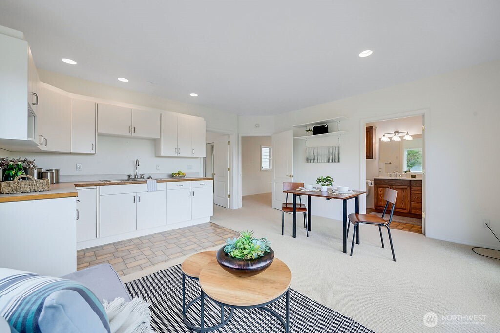 275404 Highway 101 , Sequim, WA 98382