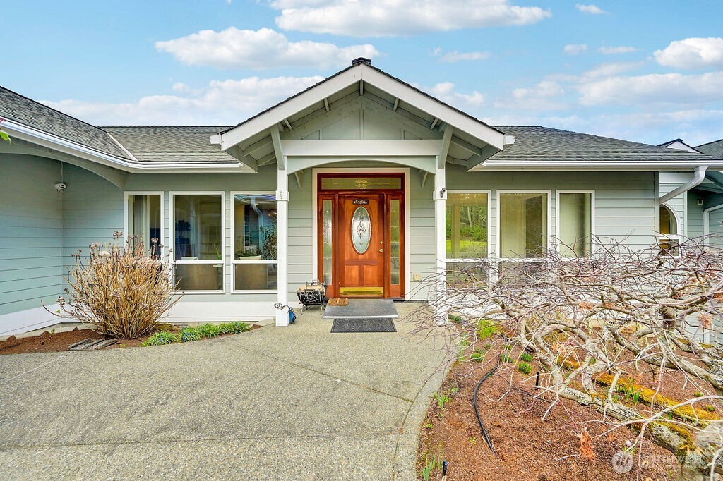 275404 Highway 101 , Sequim, WA 98382