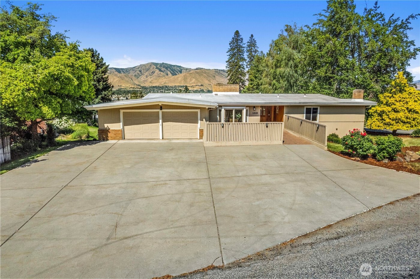 1840 Country Club Drive , East Wenatchee, WA 98802