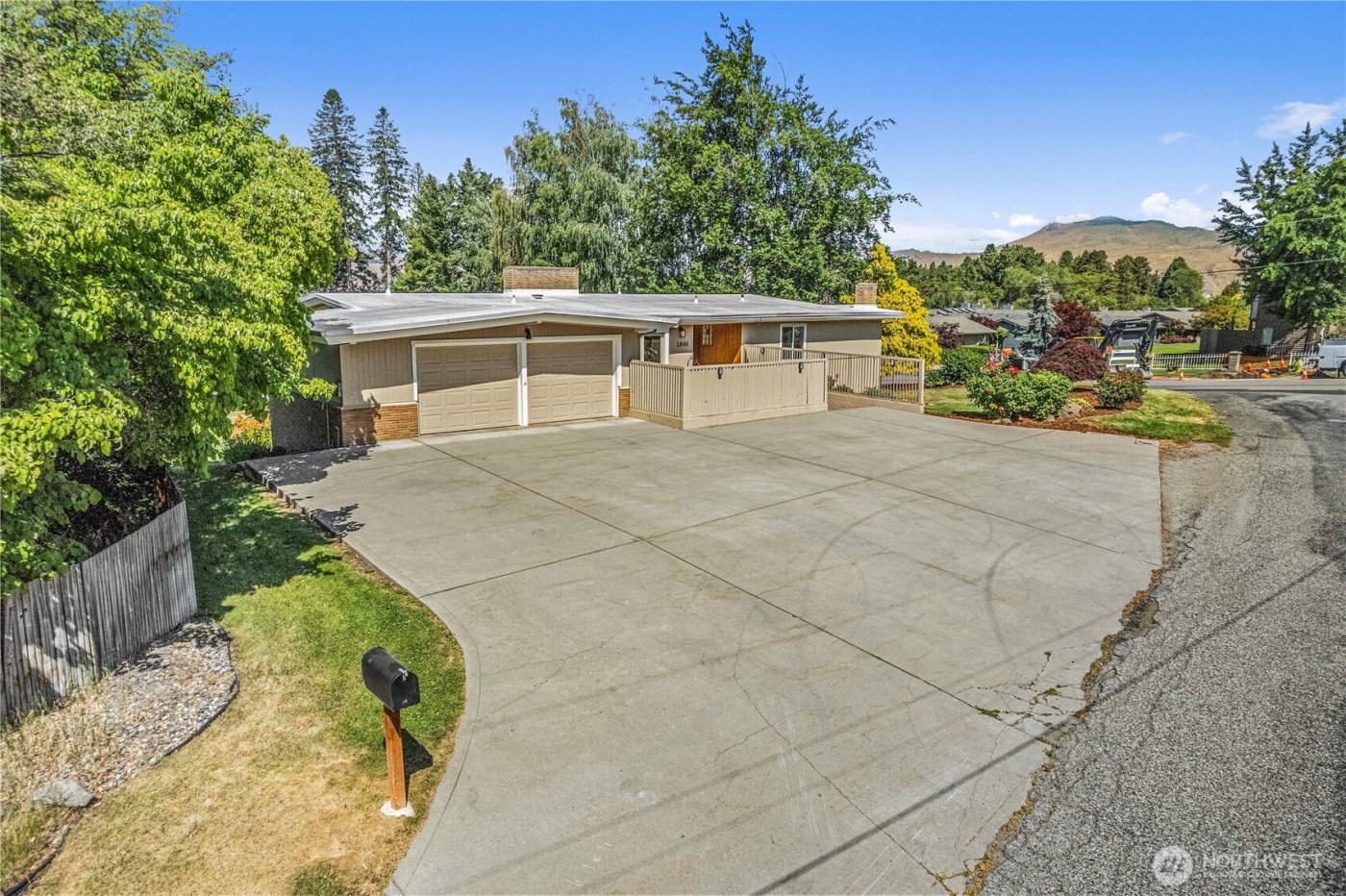 1840 Country Club Drive , East Wenatchee, WA 98802