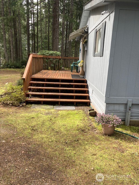 531 N Mountain View Drive , Hoodsport, WA 98548