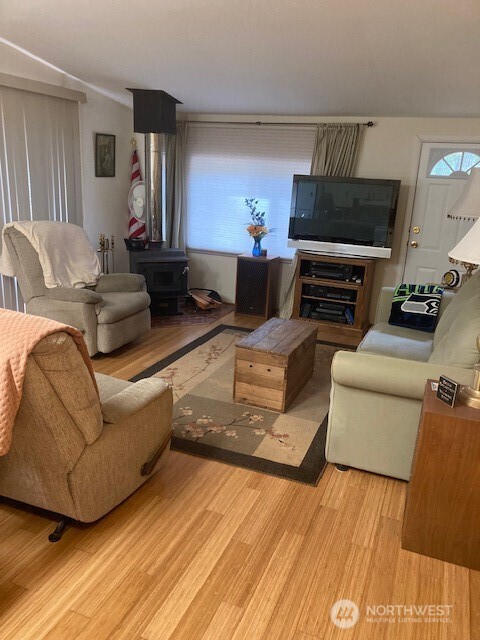 531 N Mountain View Drive , Hoodsport, WA 98548