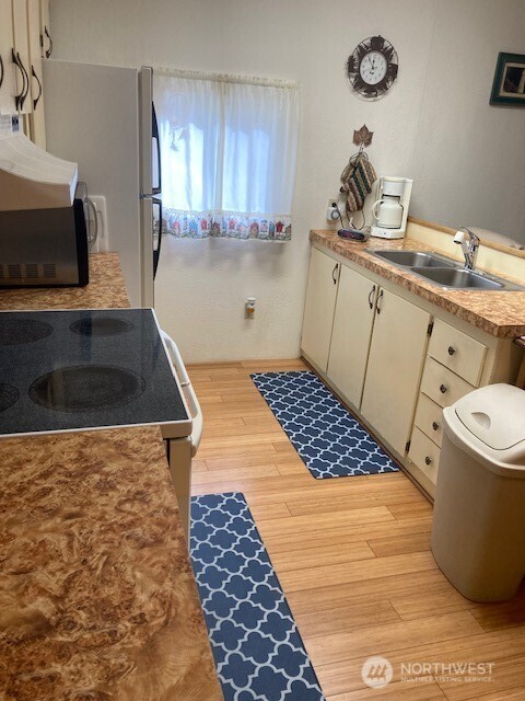 531 N Mountain View Drive , Hoodsport, WA 98548