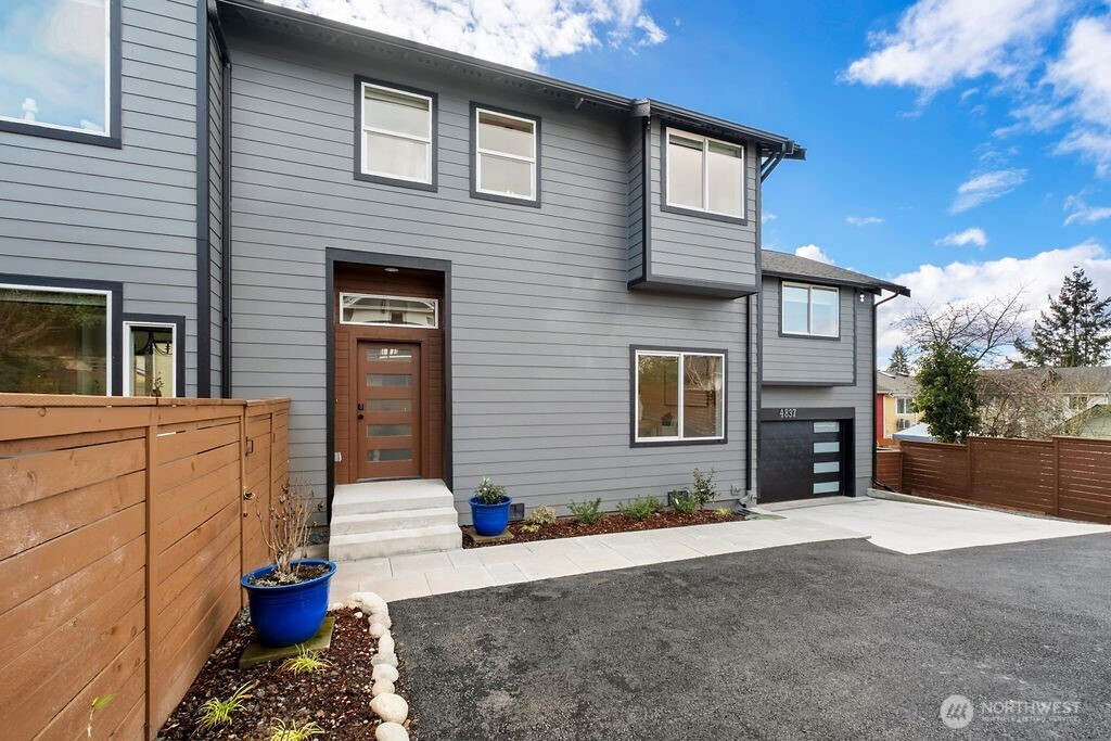 4837 S Holly Street , Seattle, WA 98118