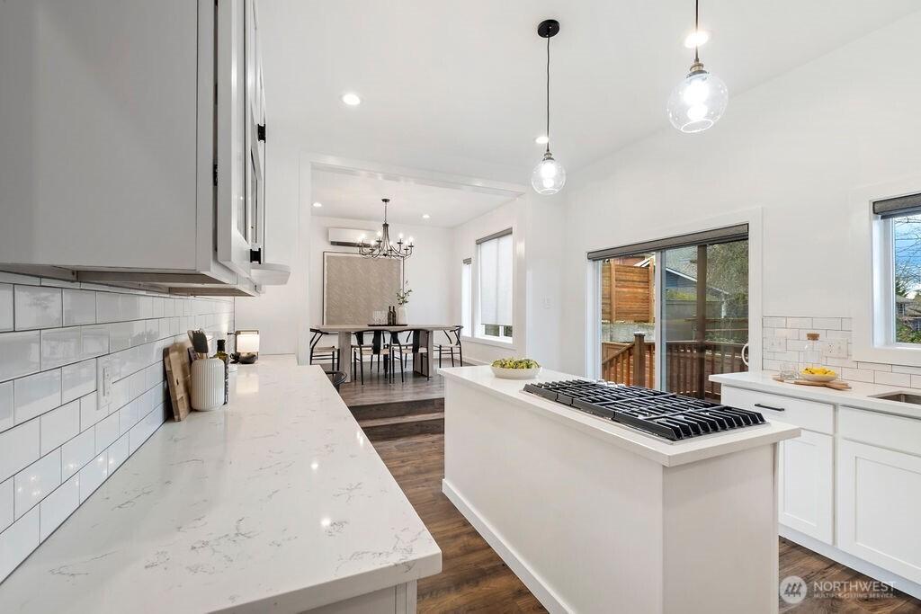 4837 S Holly Street , Seattle, WA 98118